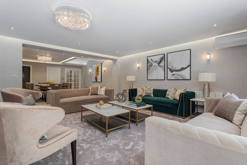 Drawing room with bespoke joinery and chandelier, Porchester Terrace renovation by Elite Contracting Group.